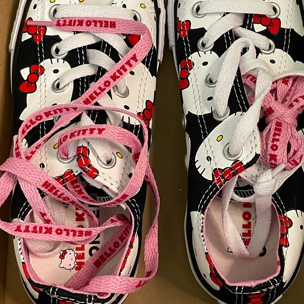 Hello Kitty Converse!!!